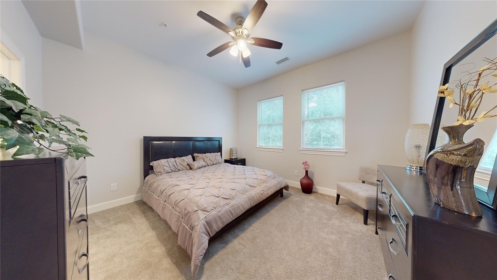 504 Nursery Rd - Photo 3