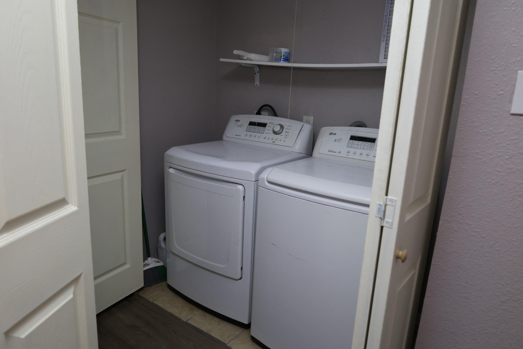 5625 Antoine Drive - Photo 9