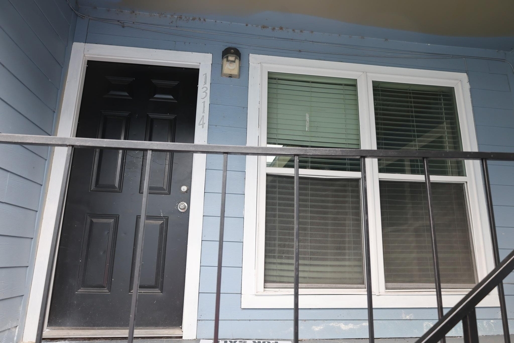 5625 Antoine Drive - Photo 11