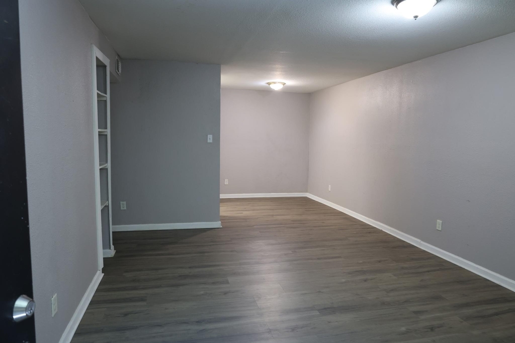 5625 Antoine Drive - Photo 3