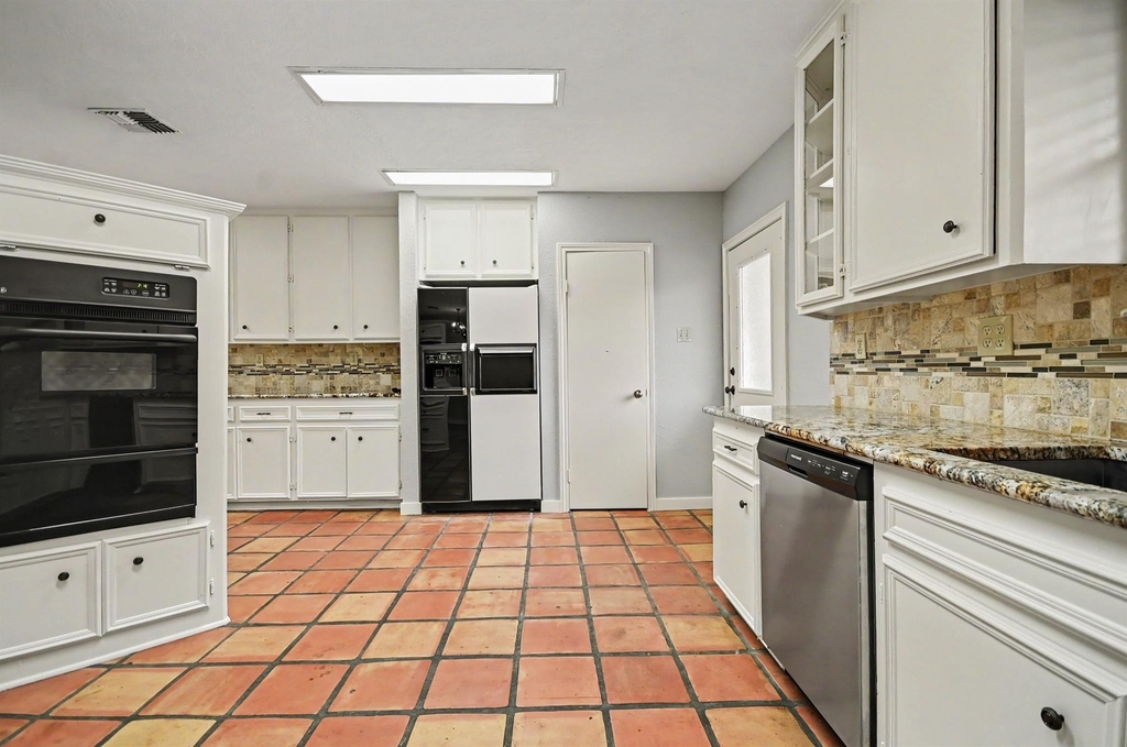 1002 Pampa Street - Photo 14