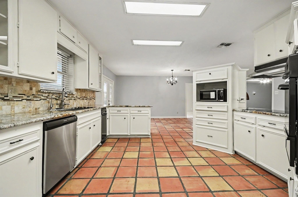 1002 Pampa Street - Photo 15