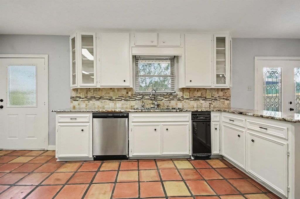 1002 Pampa Street - Photo 13