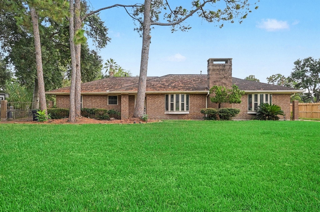 1002 Pampa Street - Photo 0