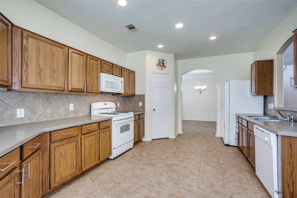 9907 Valance Way - Photo 15