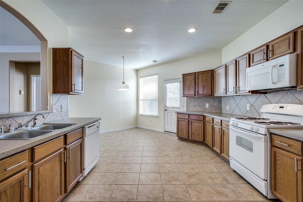 9907 Valance Way - Photo 14