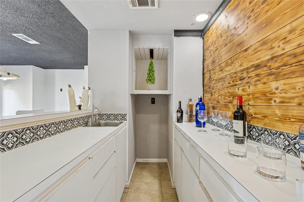 1202 Green Briar Drive - Photo 15