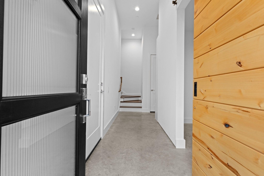 5915 E Post Oak Lane - Photo 2