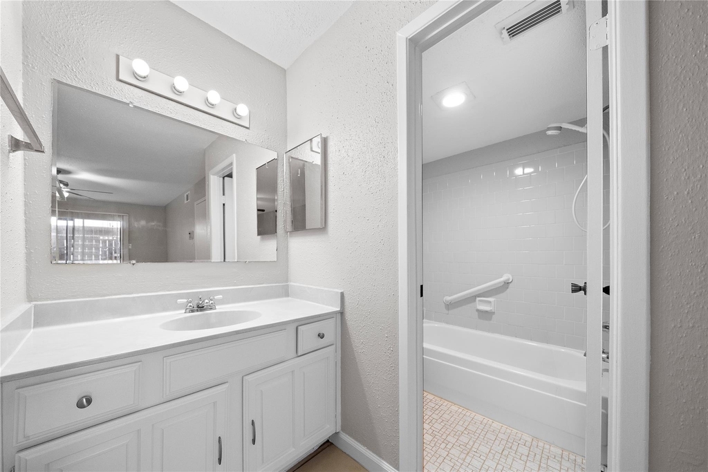 2601 S Braeswood Boulevard - Photo 6