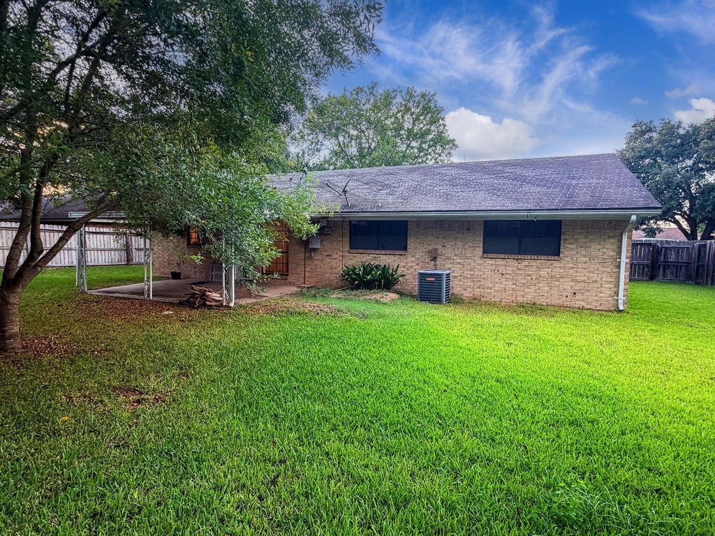 1708 Shawnee St - Photo 11
