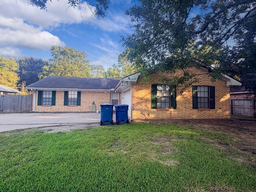 1708 Shawnee St - Photo 1