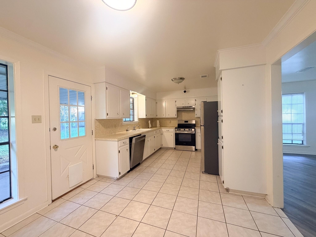 1708 Shawnee St - Photo 4