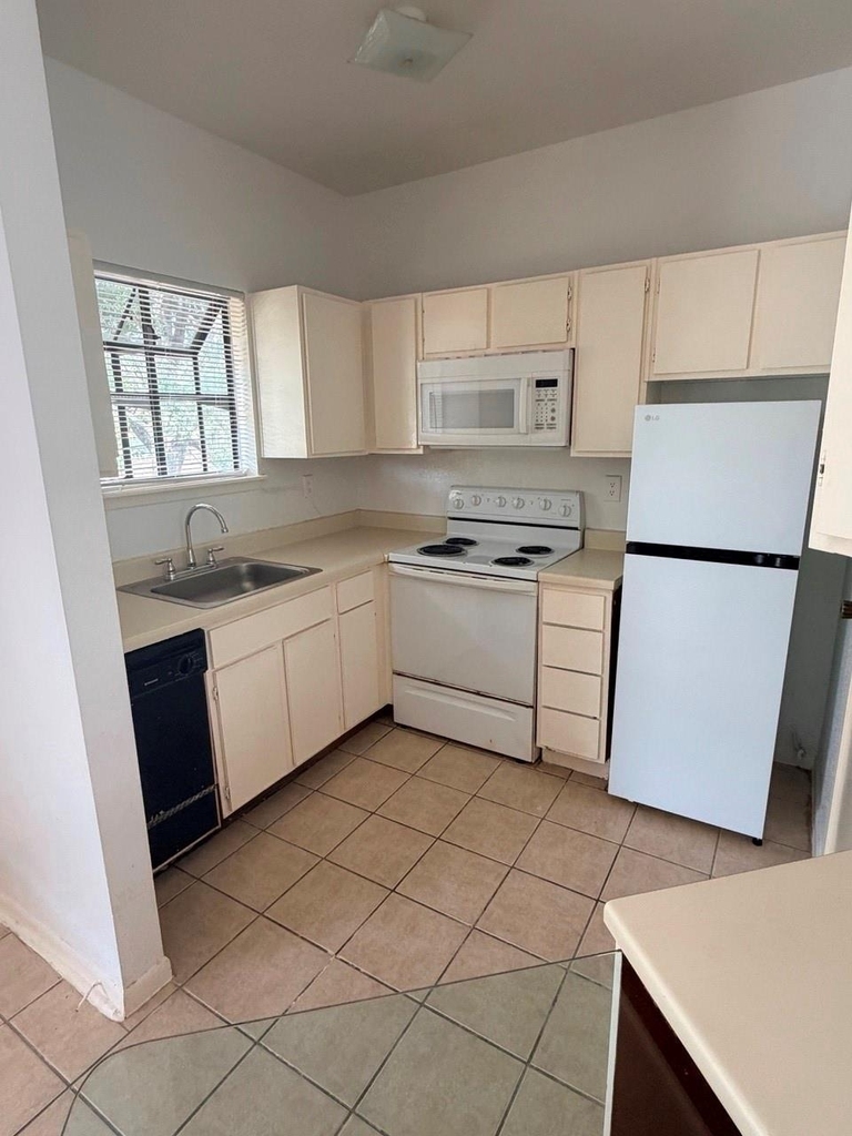 7901 Cambridge Street - Photo 2