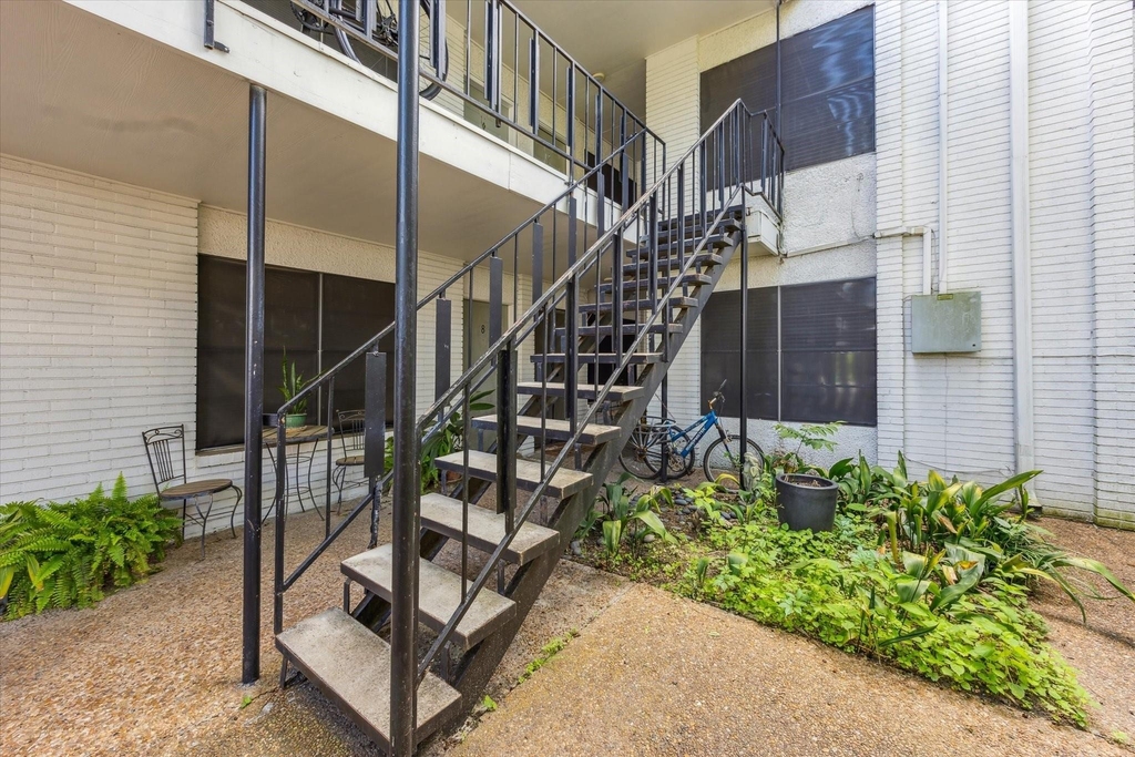 1645 W Main Street - Photo 8