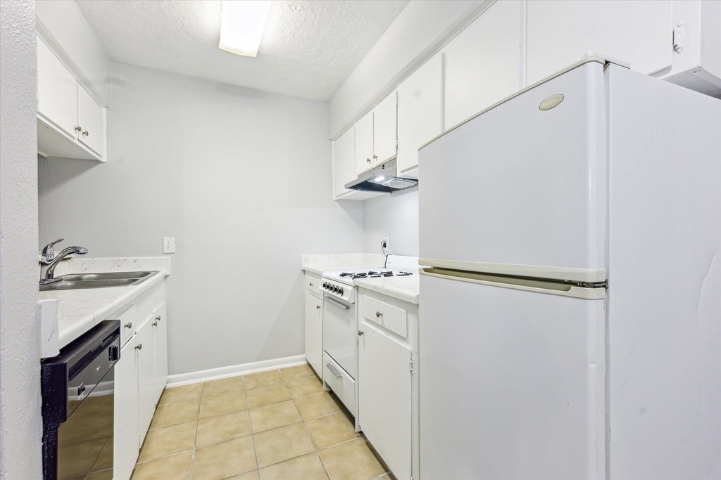 1645 W Main Street - Photo 3