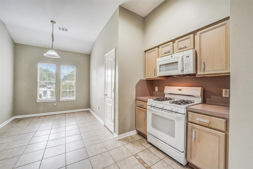 7002 Plaza Del Sol Drive - Photo 9