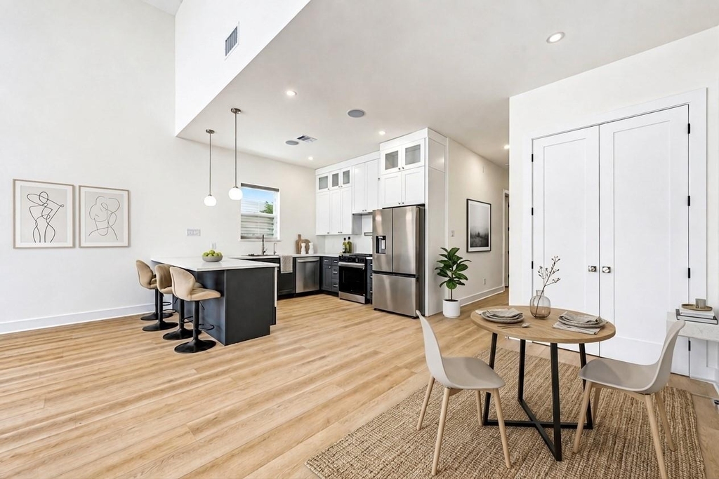 422 E 41st Street - Photo 11