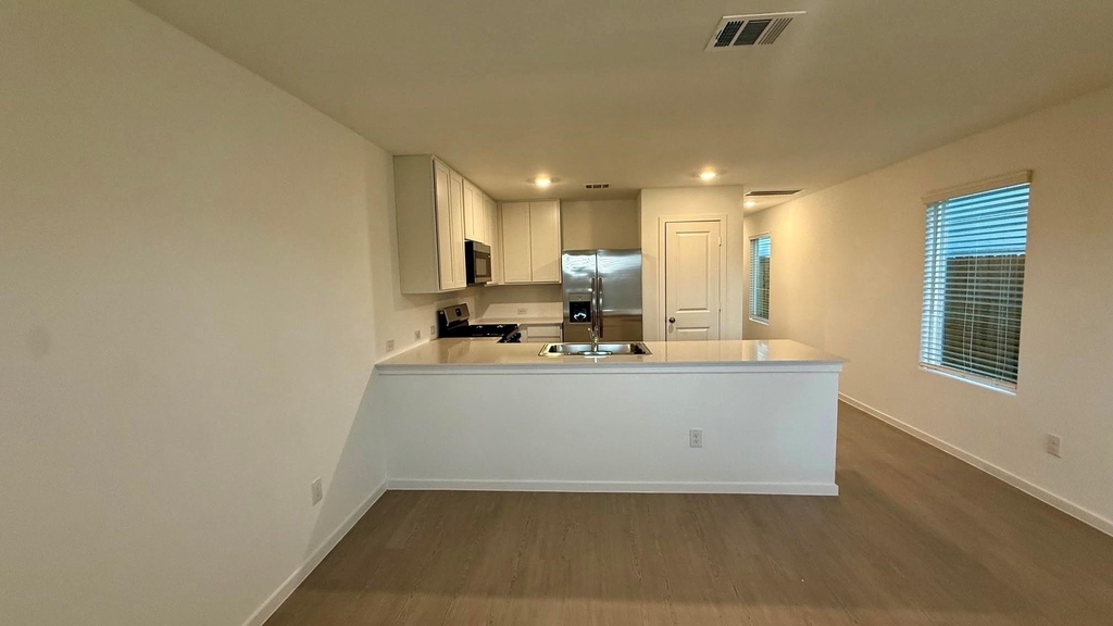 938 Pertuso Ln - Photo 2