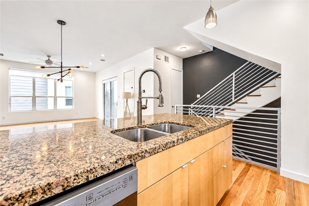 2234 Leeland Street - Photo 36