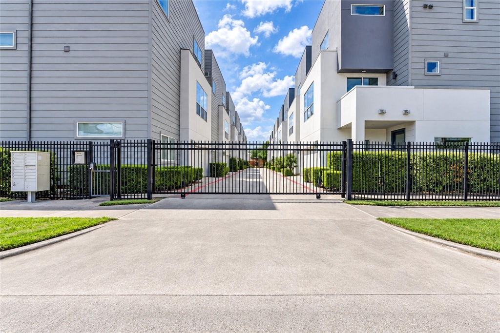 2234 Leeland Street - Photo 0