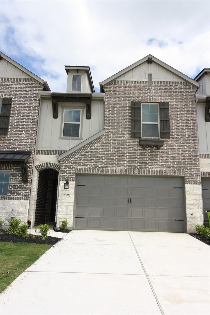 6527 Scarlet Pond Lane - Photo 0