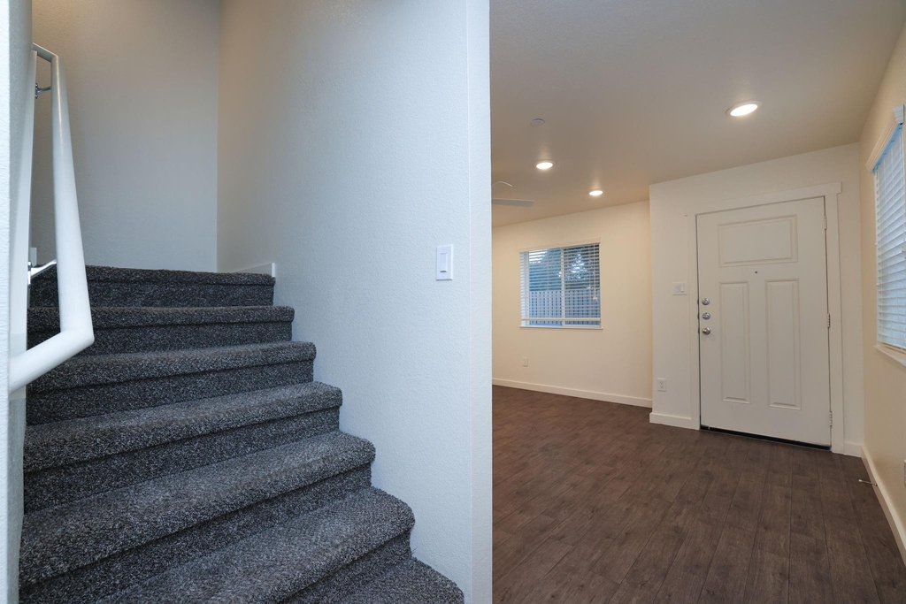 21155 Gosling Road - Photo 4
