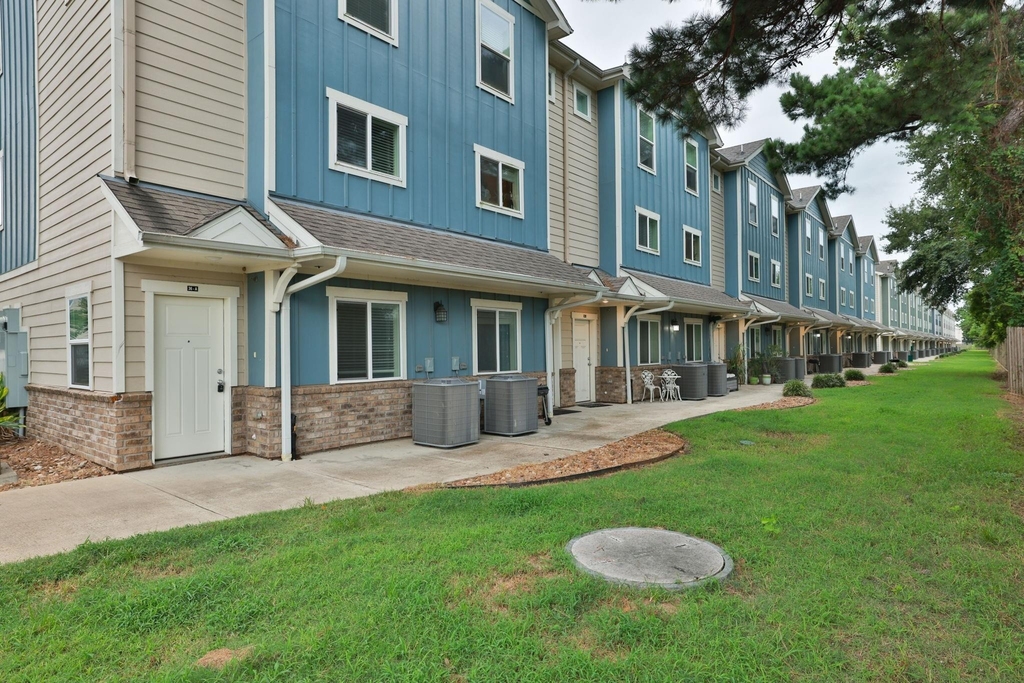 21155 Gosling Road - Photo 0