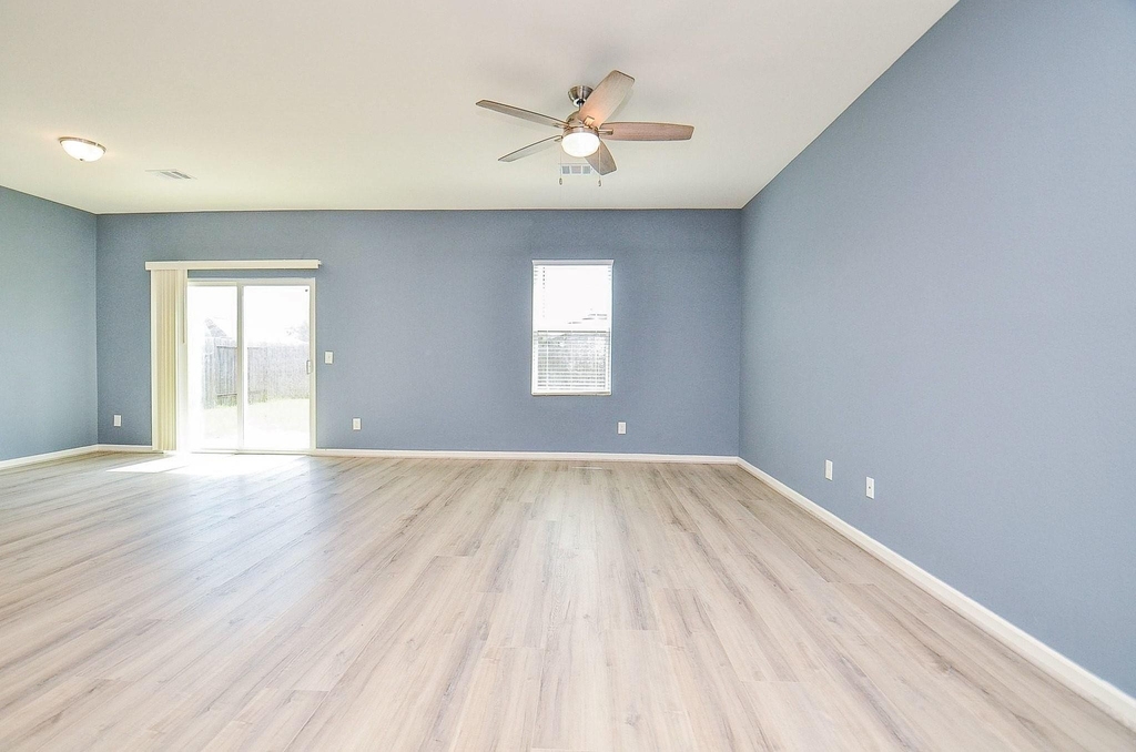 5015 Highland Springs Drive - Photo 3