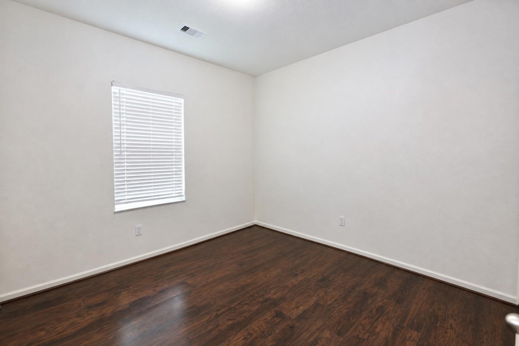 1045 Spindletree Lane - Photo 12