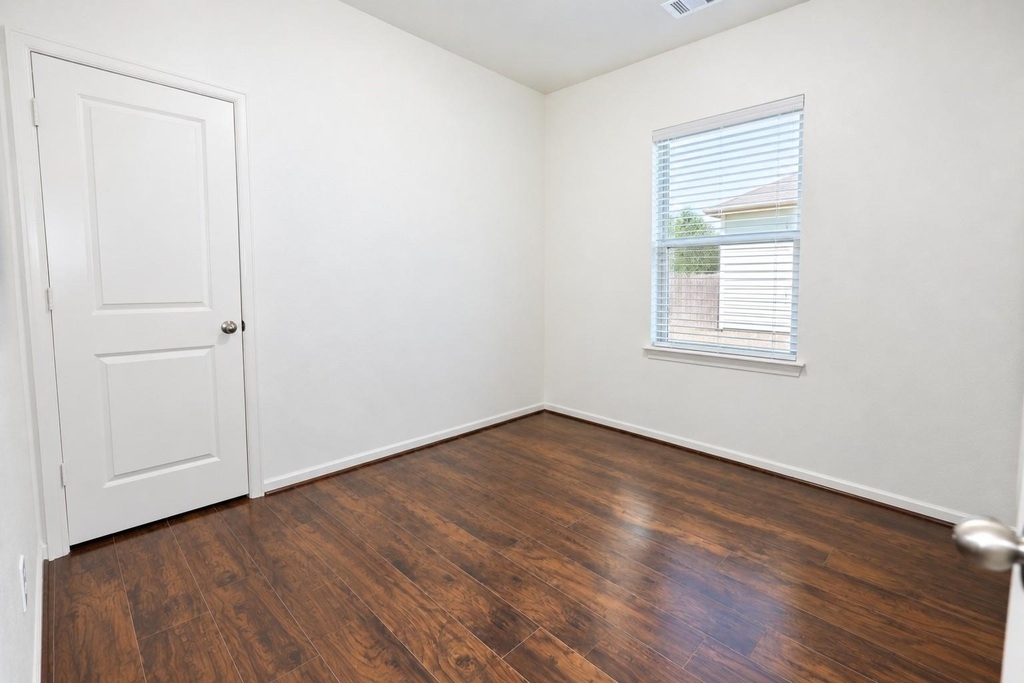 1045 Spindletree Lane - Photo 10