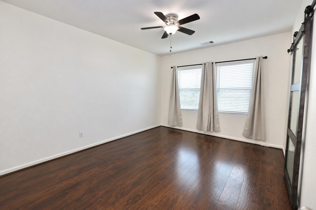 1045 Spindletree Lane - Photo 8