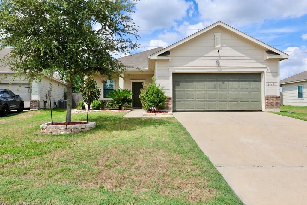 1045 Spindletree Lane - Photo 0