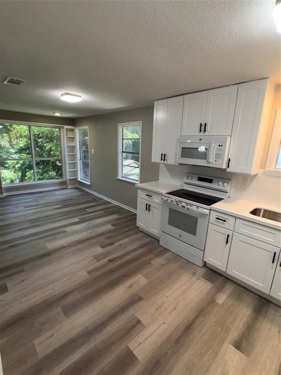 4807 Oak Street - Photo 6
