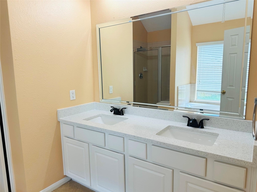 20506 Rainstone Court - Photo 3