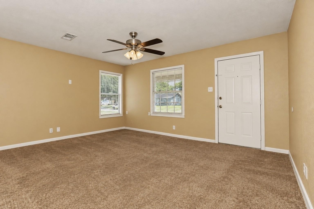 127 Holly Street - Photo 2