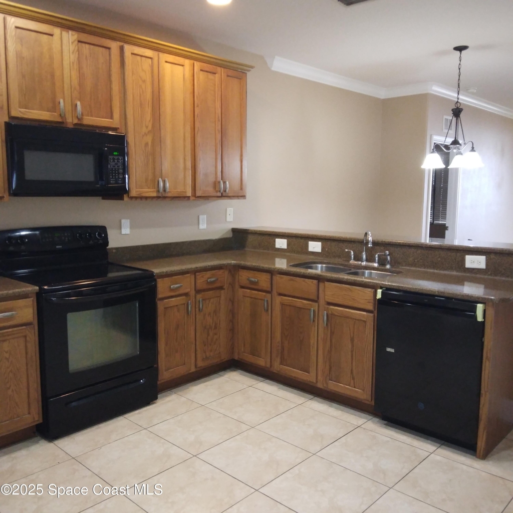 2552 Glenridge Circle - Photo 6