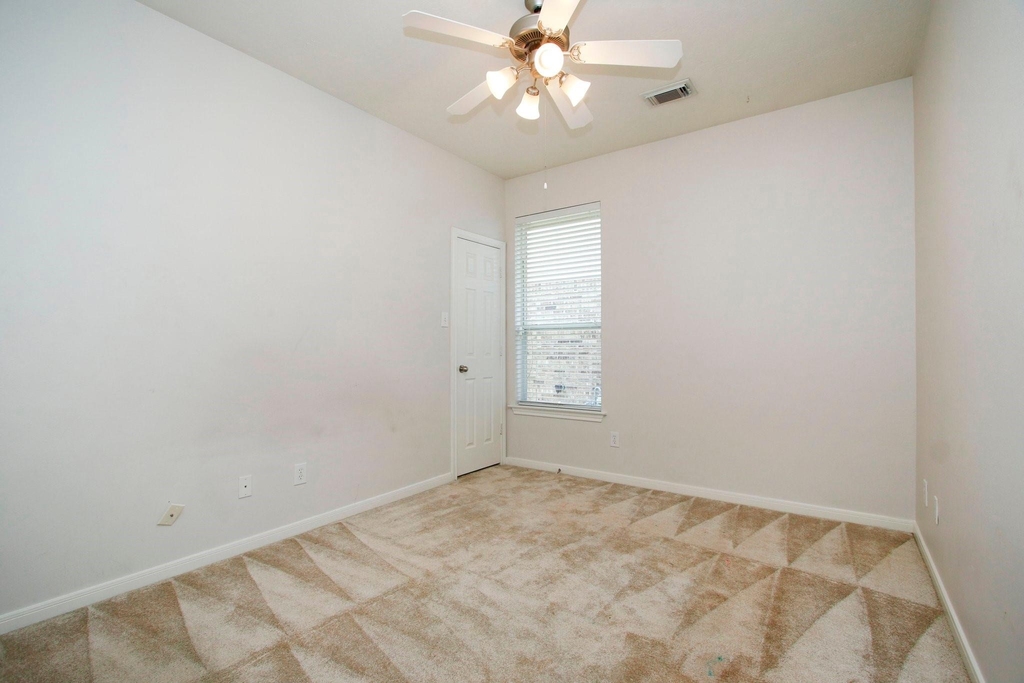 2414 Hannover Valley Court - Photo 34