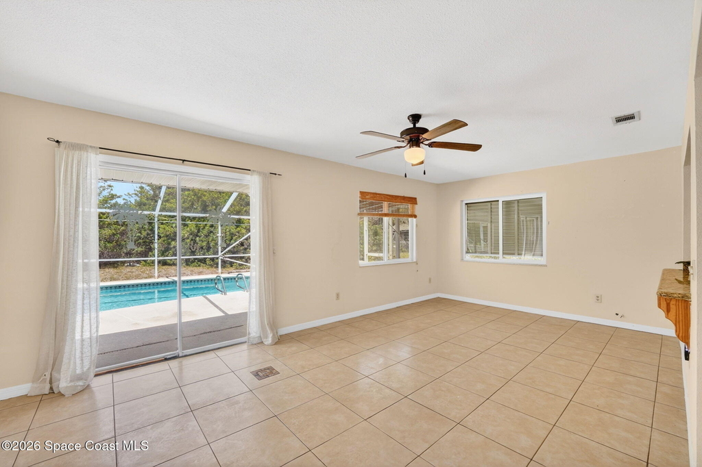1340 Mariposa Drive Ne - Photo 10