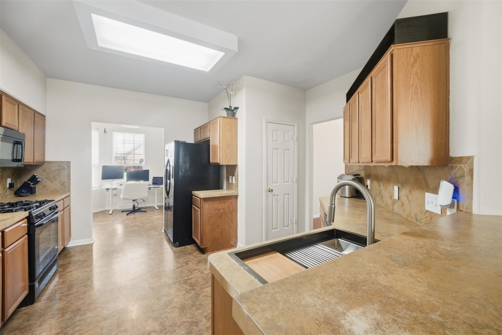 5034 Forest Hurst Drive - Photo 4