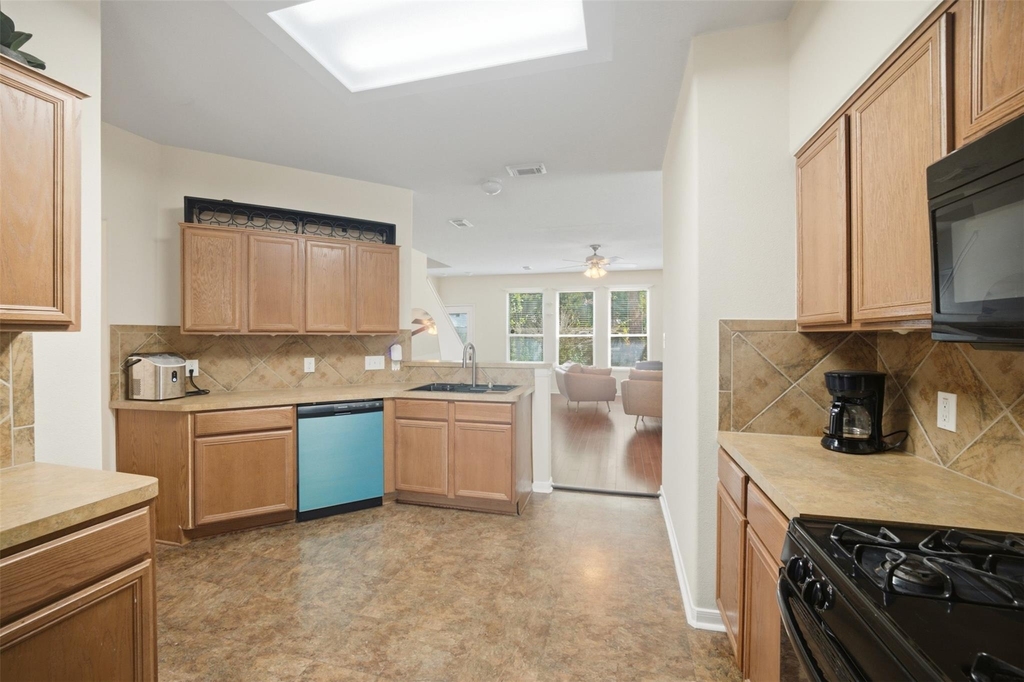 5034 Forest Hurst Drive - Photo 5