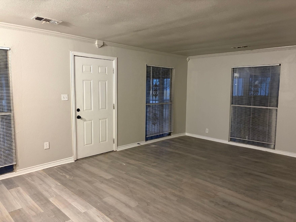 3150 Roberts Street - Photo 2