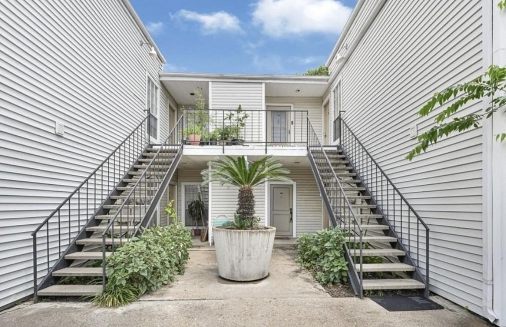 9809 Richmond Avenue - Photo 0