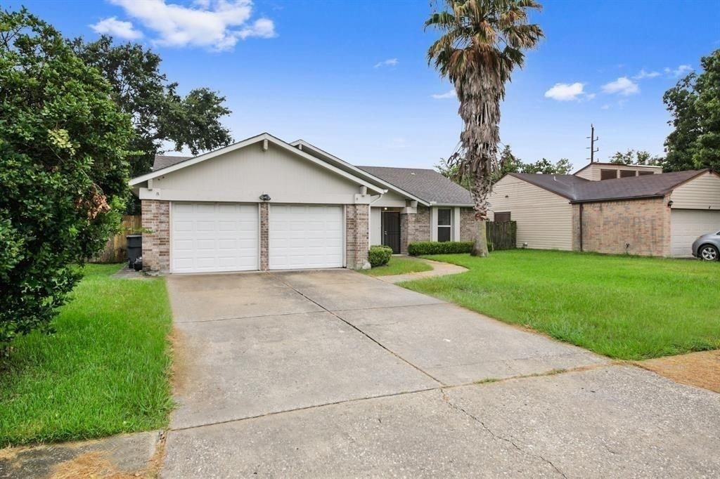 2811 Broad Haven Drive - Photo 1