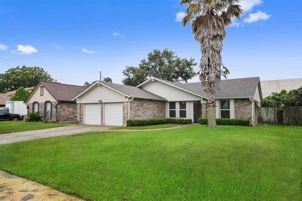 2811 Broad Haven Drive - Photo 0