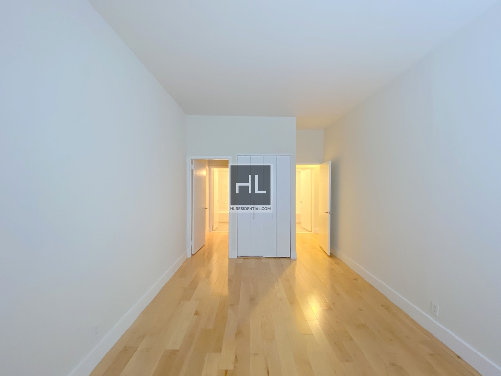 West 53 Street - Photo 1