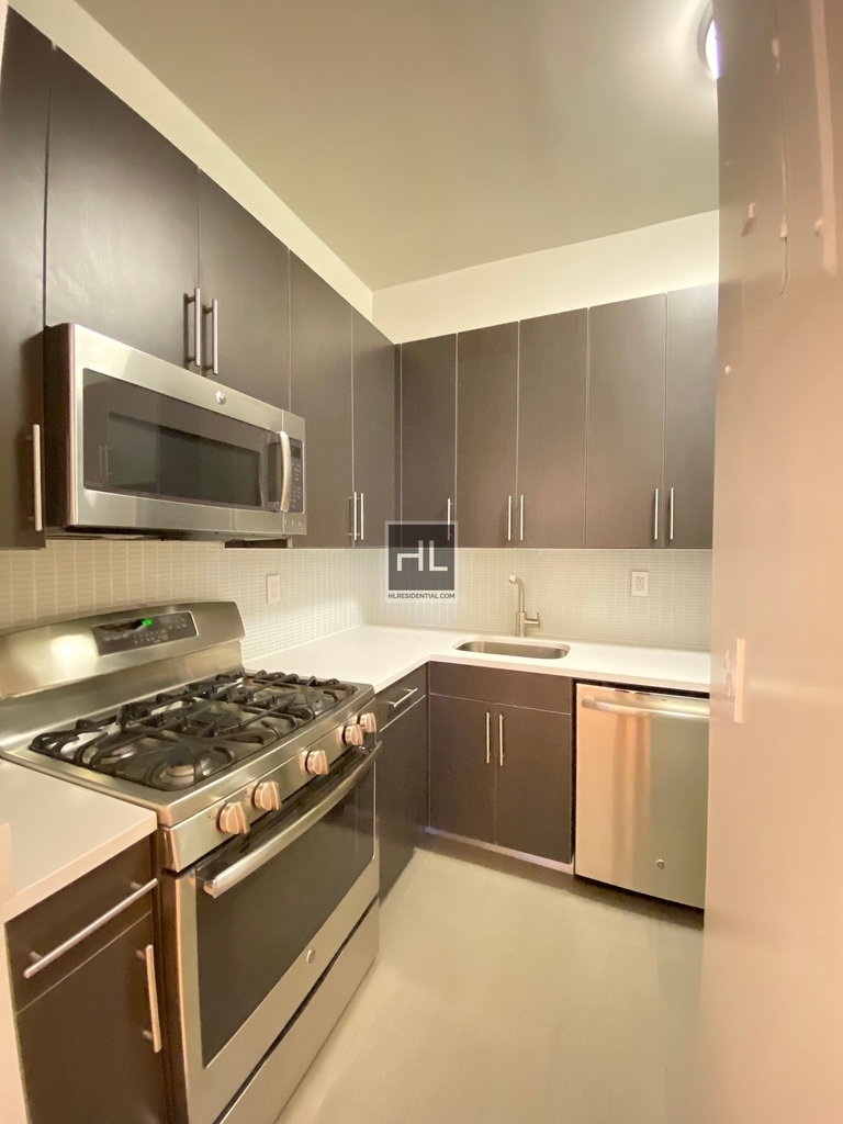 West 53 Street - Photo 2