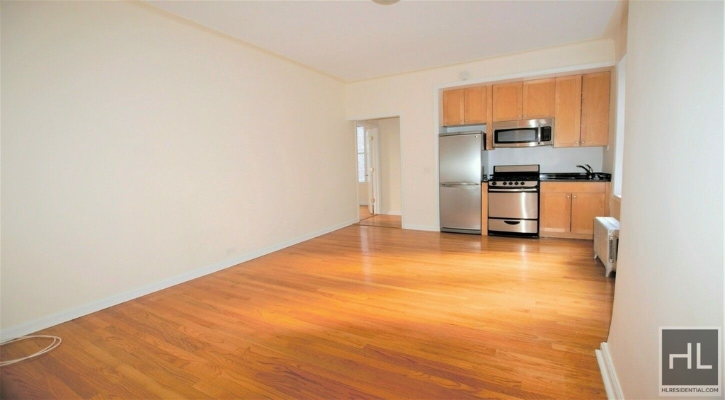 West 13 Street - Photo 1