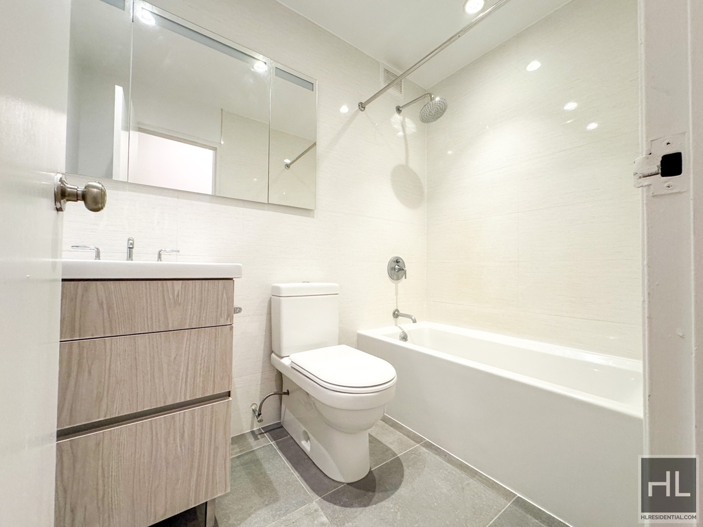 East 80 Street - Photo 7