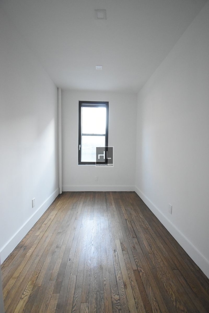 Broadway - Photo 3