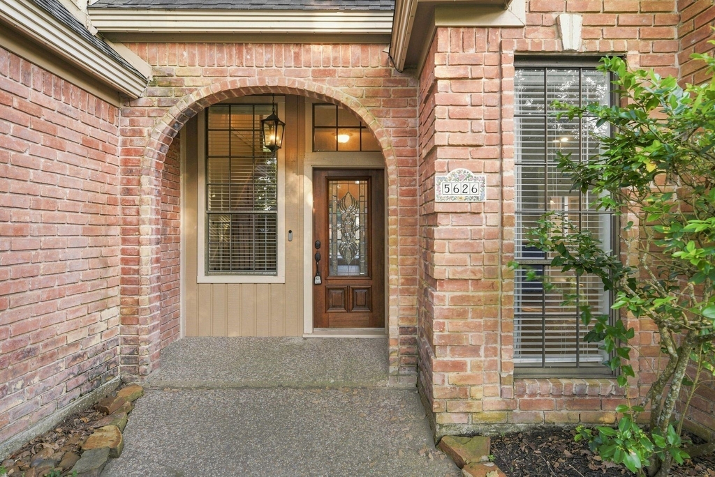5626 Spring Lodge Drive - Photo 4